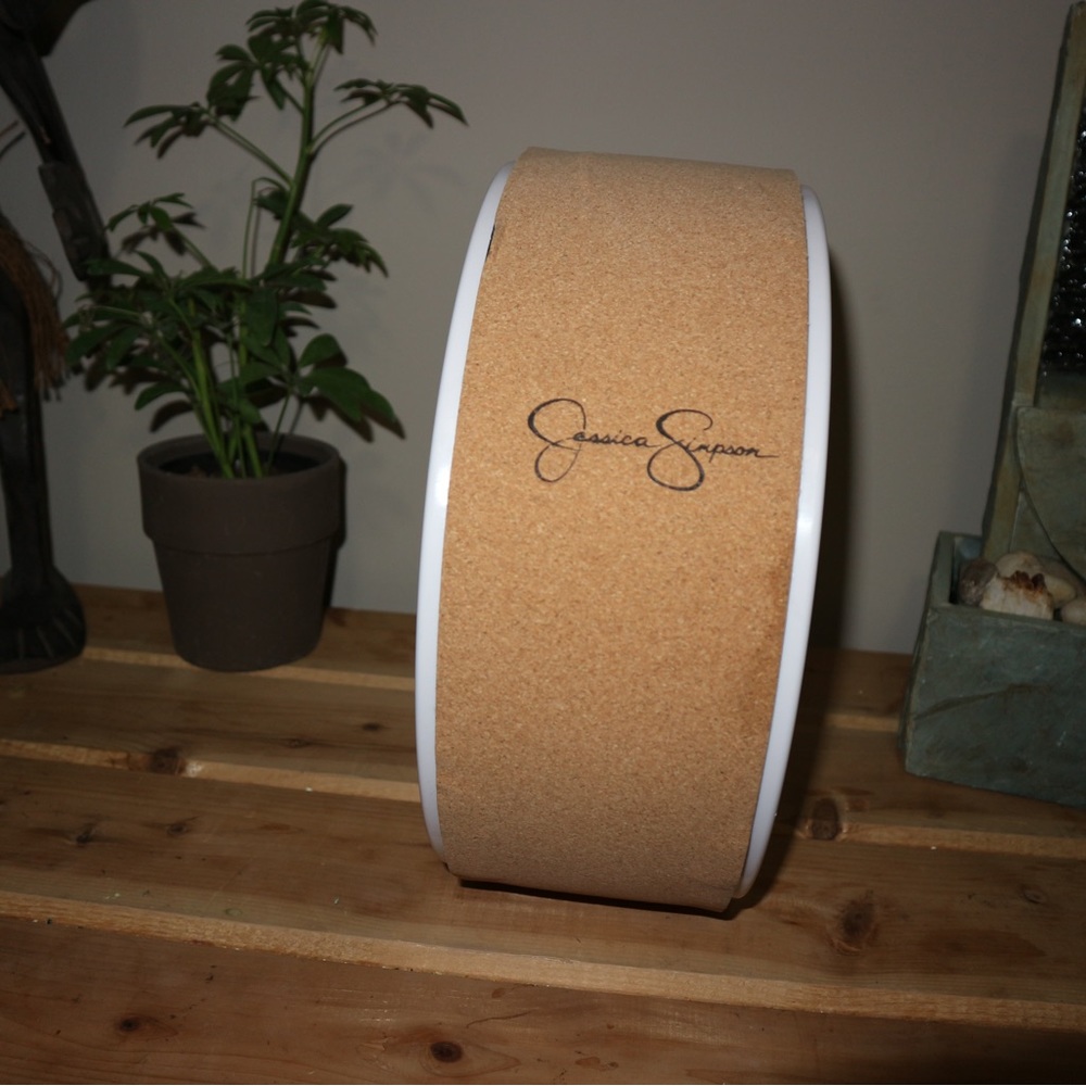 Jessica Simpson Yoga Wheel White
